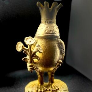 No Prince Charming?! No problem! This handsome fella can be yours!👑❤️🐸